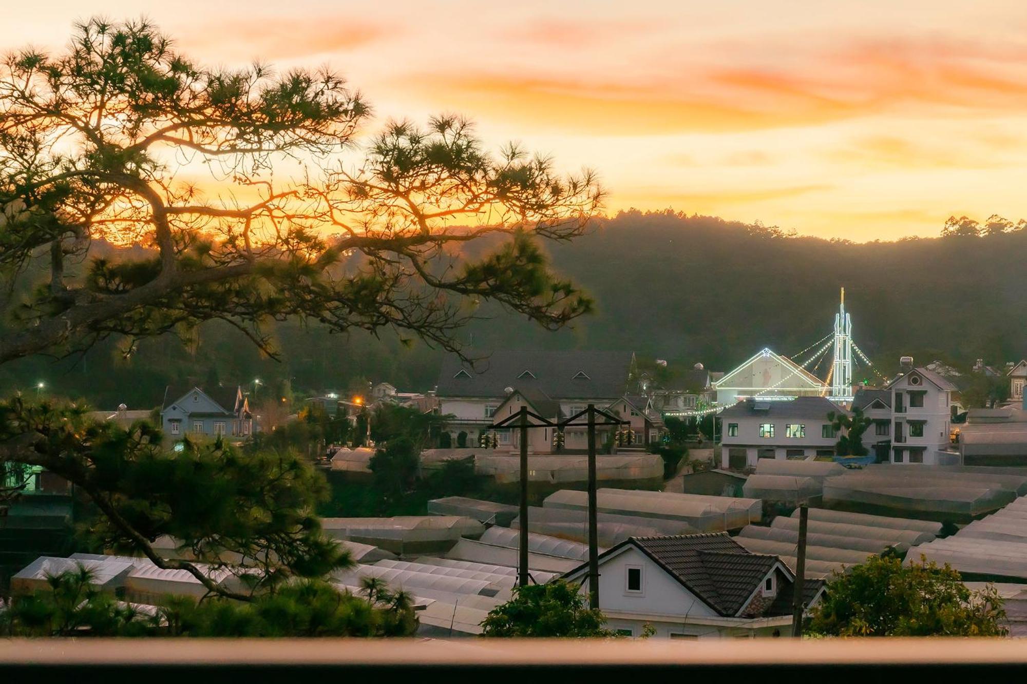 Pine View Hotel Dalat Экстерьер фото